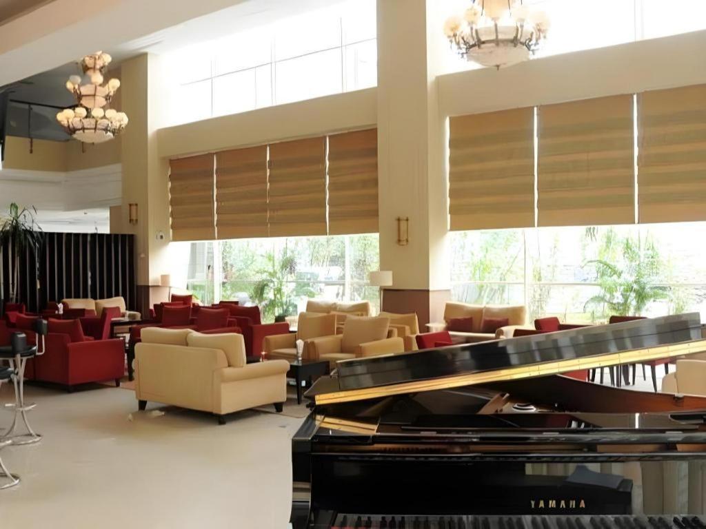 Grage Hotel Cirebon Exterior photo