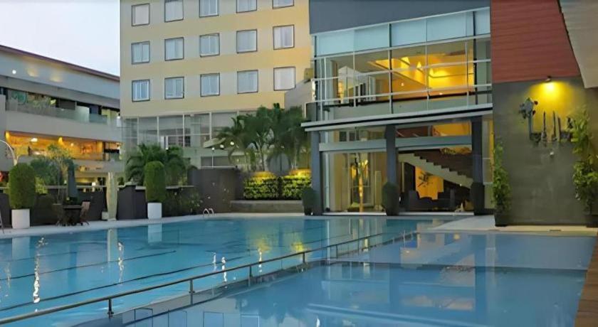 Grage Hotel Cirebon Exterior photo